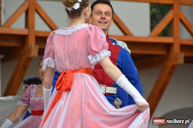 Zdjęcie w galerii na portalu naszraciborz.pl: Roztańczony i kolorowy raciborski zamek  wiadomości z regionu