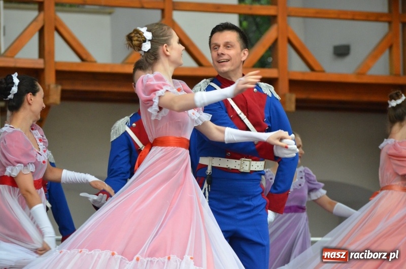 Zdjęcie w galerii na portalu naszraciborz.pl: Roztańczony i kolorowy raciborski zamek  wiadomości z regionu