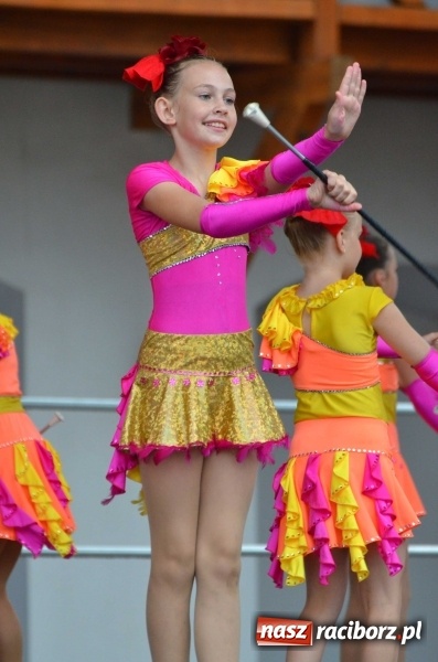 Zdjęcie w galerii na portalu naszraciborz.pl: Roztańczony i kolorowy raciborski zamek  wiadomości z regionu