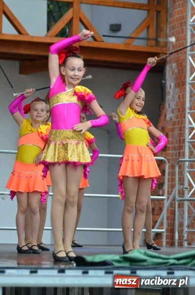 Zdjęcie w galerii na portalu naszraciborz.pl: Roztańczony i kolorowy raciborski zamek  wiadomości z regionu