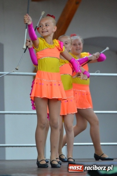 Zdjęcie w galerii na portalu naszraciborz.pl: Roztańczony i kolorowy raciborski zamek  wiadomości z regionu