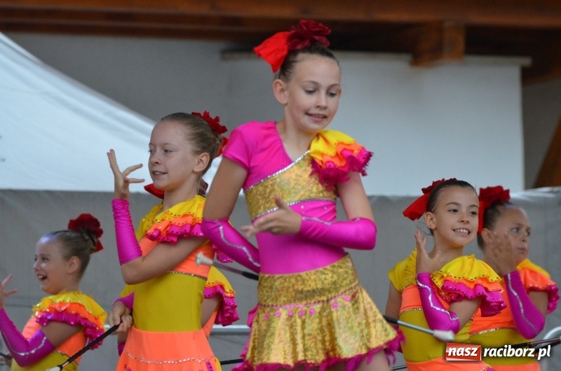 Zdjęcie w galerii na portalu naszraciborz.pl: Roztańczony i kolorowy raciborski zamek  wiadomości z regionu