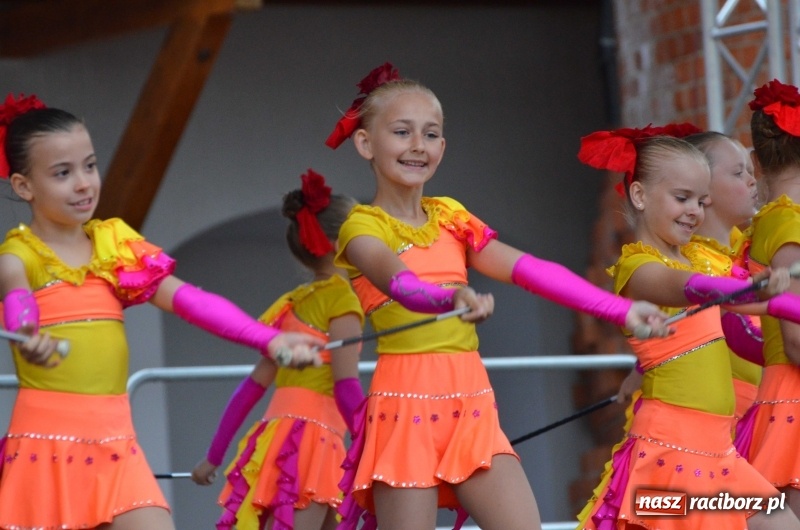 Zdjęcie w galerii na portalu naszraciborz.pl: Roztańczony i kolorowy raciborski zamek  wiadomości z regionu