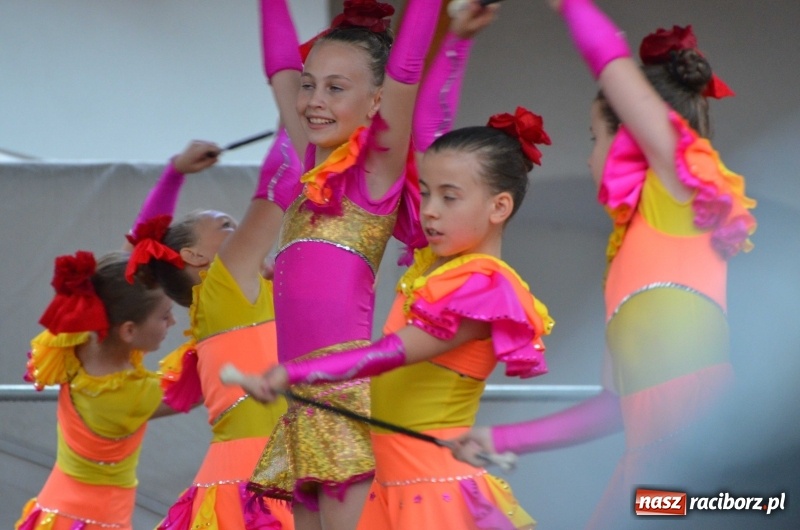 Zdjęcie w galerii na portalu naszraciborz.pl: Roztańczony i kolorowy raciborski zamek  wiadomości z regionu