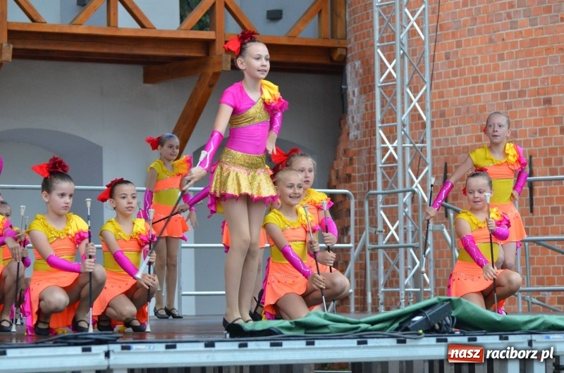 Zdjęcie w galerii na portalu naszraciborz.pl: Roztańczony i kolorowy raciborski zamek  wiadomości z regionu