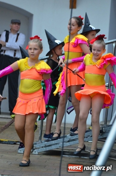 Zdjęcie w galerii na portalu naszraciborz.pl: Roztańczony i kolorowy raciborski zamek  wiadomości z regionu