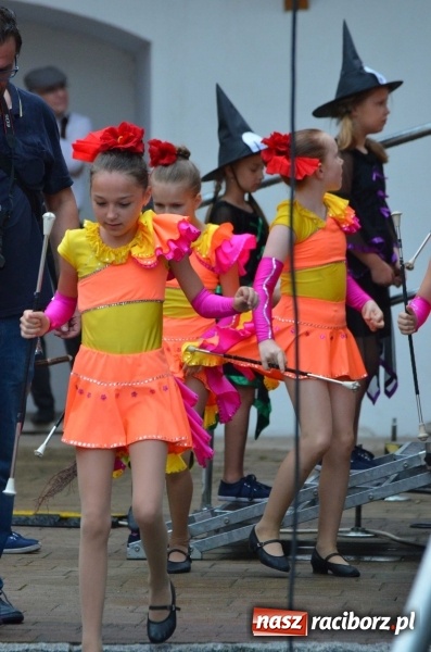 Zdjęcie w galerii na portalu naszraciborz.pl: Roztańczony i kolorowy raciborski zamek  wiadomości z regionu