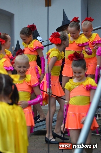 Zdjęcie w galerii na portalu naszraciborz.pl: Roztańczony i kolorowy raciborski zamek  wiadomości z regionu