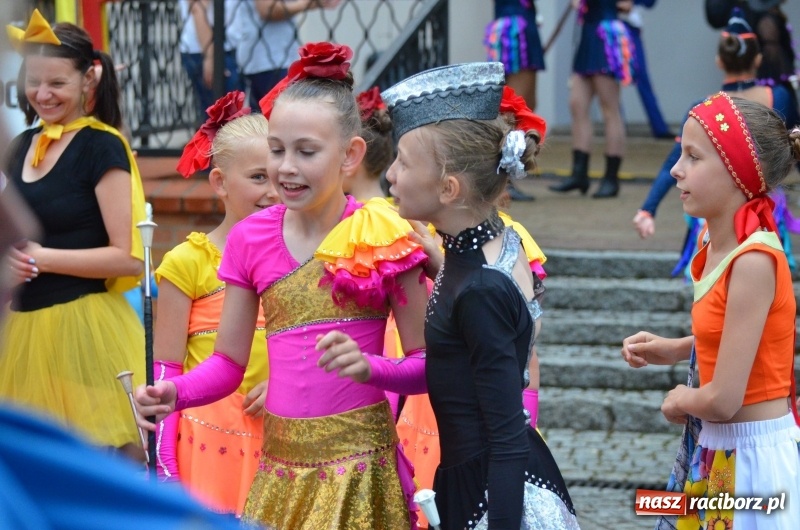 Zdjęcie w galerii na portalu naszraciborz.pl: Roztańczony i kolorowy raciborski zamek  wiadomości z regionu
