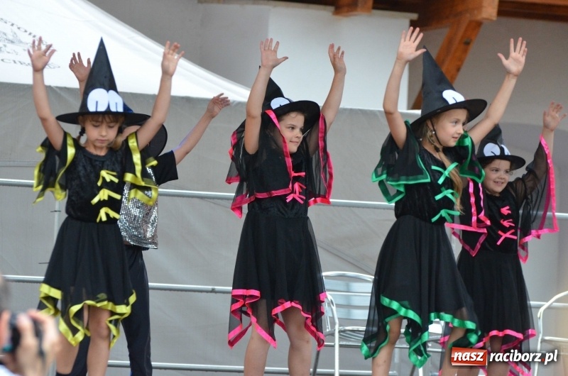 Zdjęcie w galerii na portalu naszraciborz.pl: Roztańczony i kolorowy raciborski zamek  wiadomości z regionu