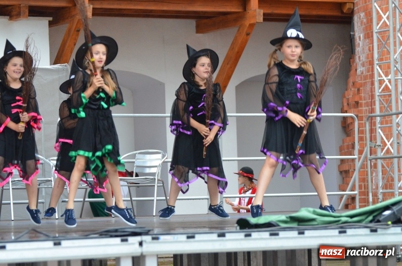 Zdjęcie w galerii na portalu naszraciborz.pl: Roztańczony i kolorowy raciborski zamek  wiadomości z regionu