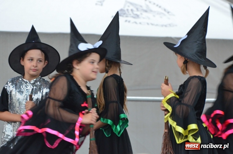 Zdjęcie w galerii na portalu naszraciborz.pl: Roztańczony i kolorowy raciborski zamek  wiadomości z regionu