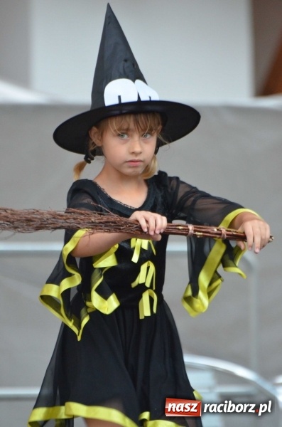 Zdjęcie w galerii na portalu naszraciborz.pl: Roztańczony i kolorowy raciborski zamek  wiadomości z regionu