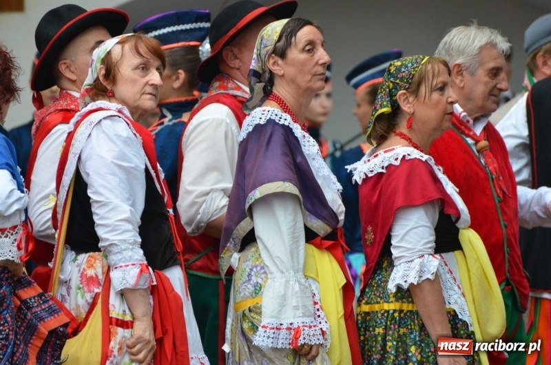 Zdjęcie w galerii na portalu naszraciborz.pl: Roztańczony i kolorowy raciborski zamek  wiadomości z regionu