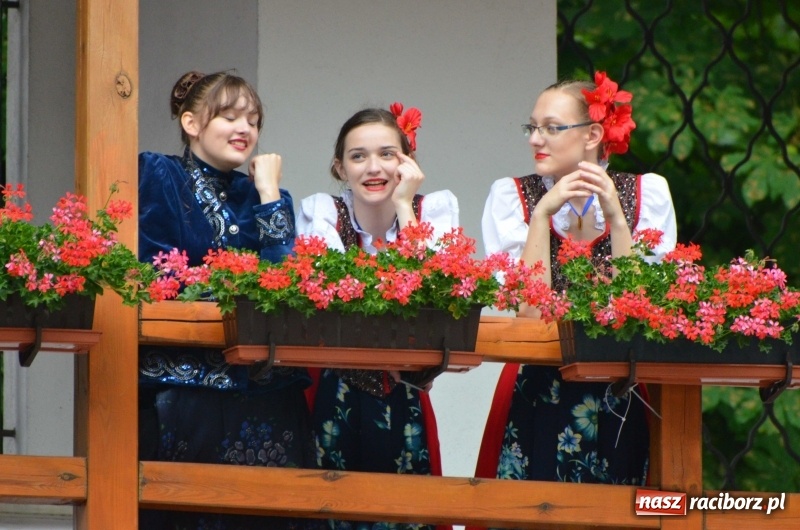 Zdjęcie w galerii na portalu naszraciborz.pl: Roztańczony i kolorowy raciborski zamek  wiadomości z regionu