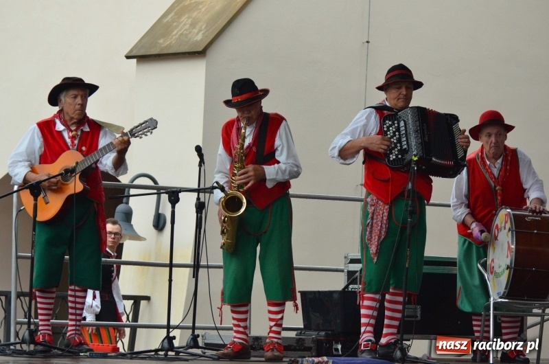 Zdjęcie w galerii na portalu naszraciborz.pl: Roztańczony i kolorowy raciborski zamek  wiadomości z regionu