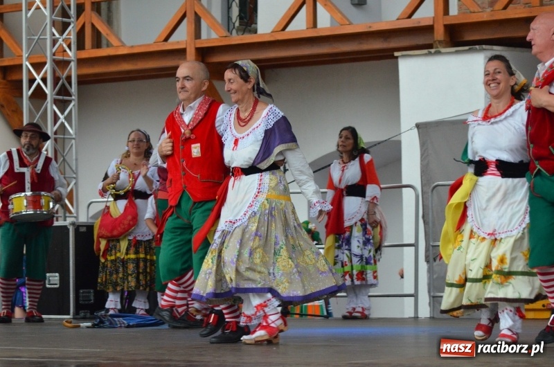 Zdjęcie w galerii na portalu naszraciborz.pl: Roztańczony i kolorowy raciborski zamek  wiadomości z regionu