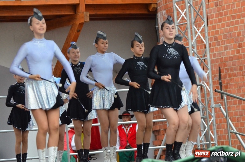 Zdjęcie w galerii na portalu naszraciborz.pl: Roztańczony i kolorowy raciborski zamek  wiadomości z regionu