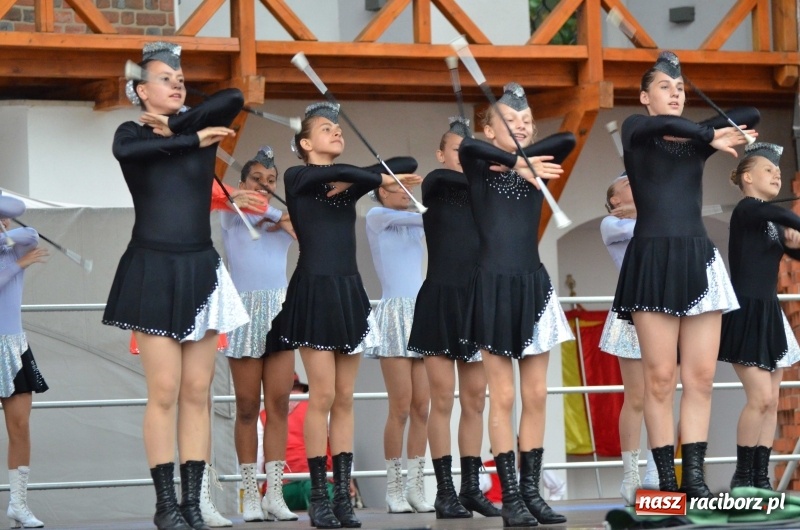 Zdjęcie w galerii na portalu naszraciborz.pl: Roztańczony i kolorowy raciborski zamek  wiadomości z regionu