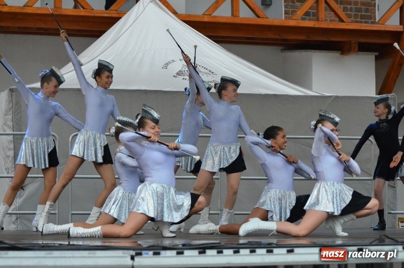 Zdjęcie w galerii na portalu naszraciborz.pl: Roztańczony i kolorowy raciborski zamek  wiadomości z regionu