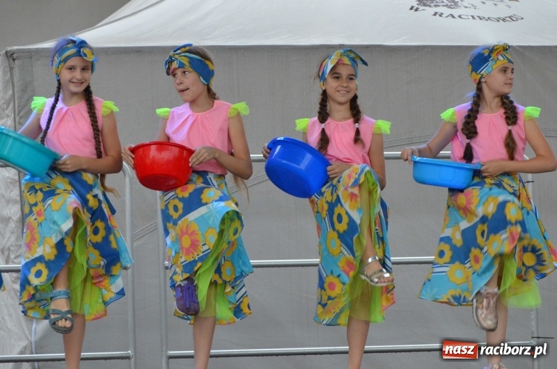 Zdjęcie w galerii na portalu naszraciborz.pl: Roztańczony i kolorowy raciborski zamek  wiadomości z regionu