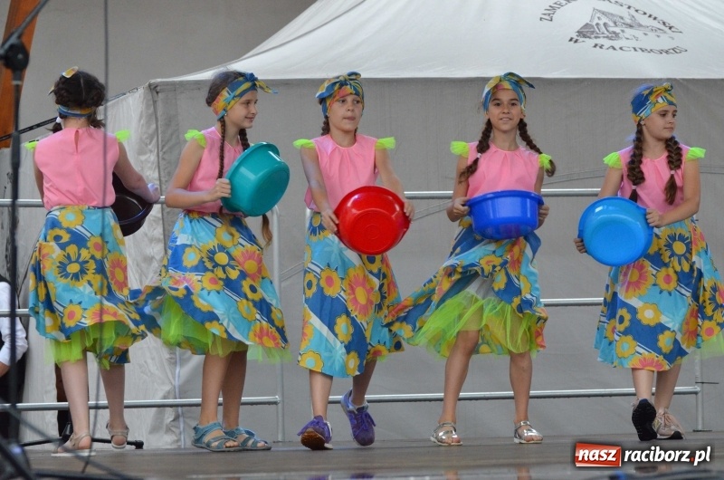 Zdjęcie w galerii na portalu naszraciborz.pl: Roztańczony i kolorowy raciborski zamek  wiadomości z regionu