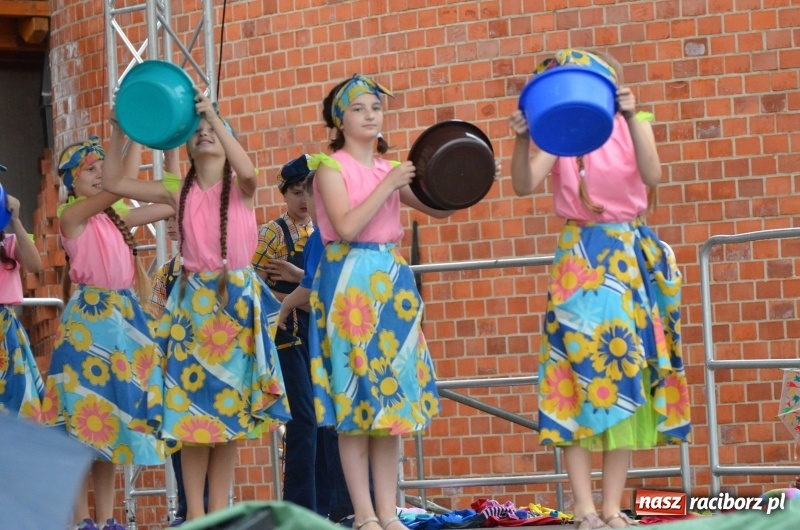 Zdjęcie w galerii na portalu naszraciborz.pl: Roztańczony i kolorowy raciborski zamek  wiadomości z regionu