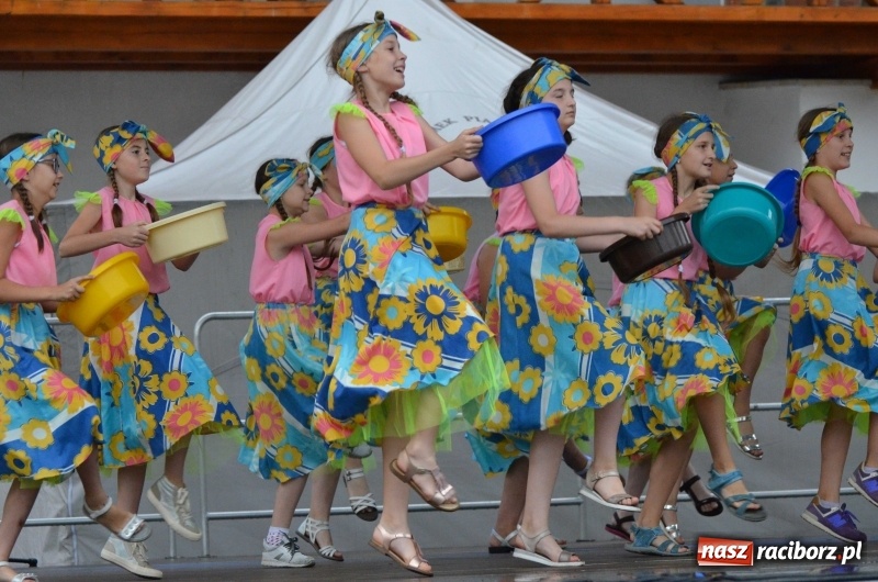 Zdjęcie w galerii na portalu naszraciborz.pl: Roztańczony i kolorowy raciborski zamek  wiadomości z regionu