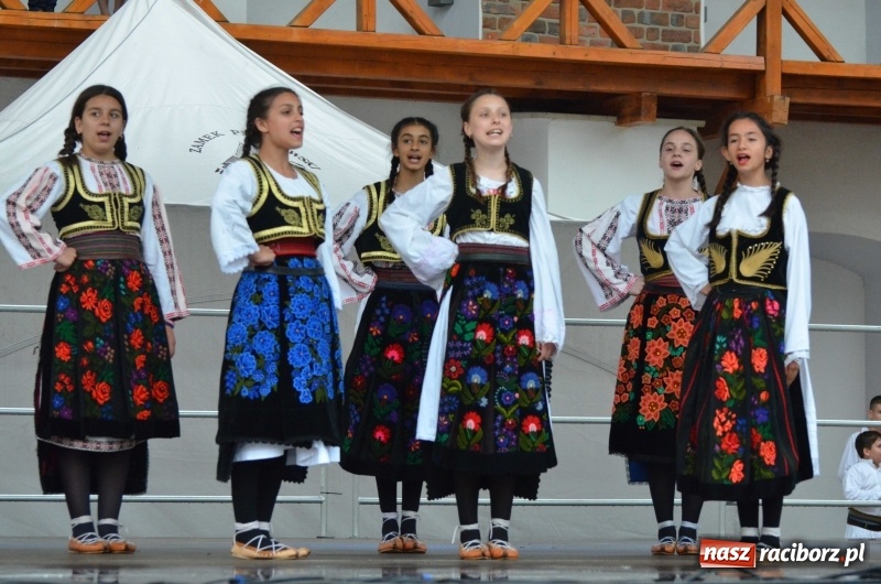 Zdjęcie w galerii na portalu naszraciborz.pl: Roztańczony i kolorowy raciborski zamek  wiadomości z regionu