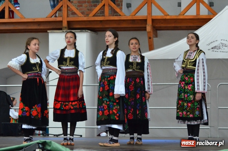 Zdjęcie w galerii na portalu naszraciborz.pl: Roztańczony i kolorowy raciborski zamek  wiadomości z regionu