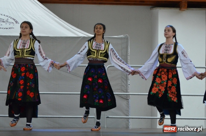 Zdjęcie w galerii na portalu naszraciborz.pl: Roztańczony i kolorowy raciborski zamek  wiadomości z regionu