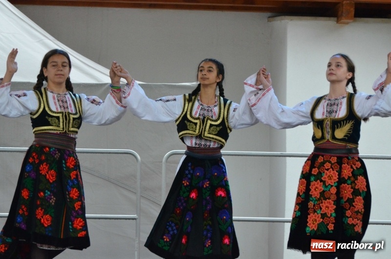 Zdjęcie w galerii na portalu naszraciborz.pl: Roztańczony i kolorowy raciborski zamek  wiadomości z regionu