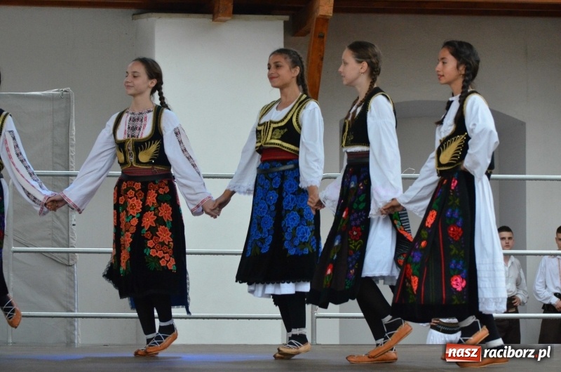 Zdjęcie w galerii na portalu naszraciborz.pl: Roztańczony i kolorowy raciborski zamek  wiadomości z regionu