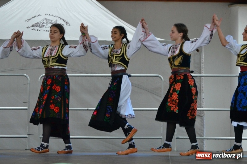 Zdjęcie w galerii na portalu naszraciborz.pl: Roztańczony i kolorowy raciborski zamek  wiadomości z regionu