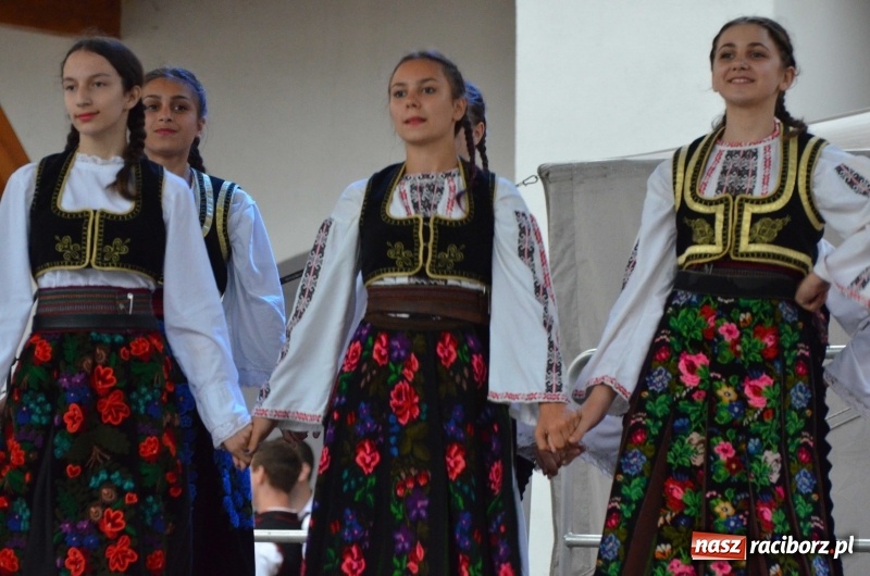 Zdjęcie w galerii na portalu naszraciborz.pl: Roztańczony i kolorowy raciborski zamek  wiadomości z regionu