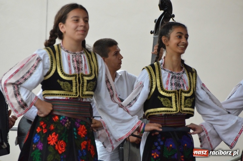 Zdjęcie w galerii na portalu naszraciborz.pl: Roztańczony i kolorowy raciborski zamek  wiadomości z regionu