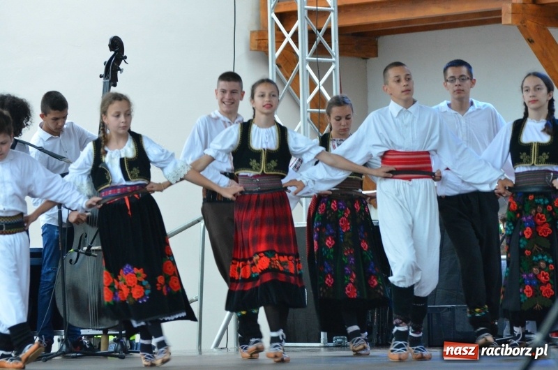 Zdjęcie w galerii na portalu naszraciborz.pl: Roztańczony i kolorowy raciborski zamek  wiadomości z regionu