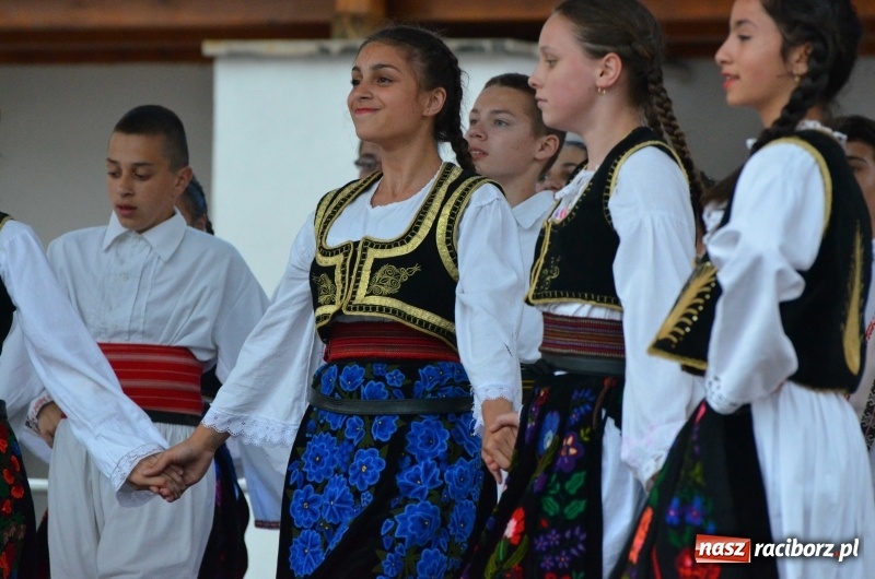 Zdjęcie w galerii na portalu naszraciborz.pl: Roztańczony i kolorowy raciborski zamek  wiadomości z regionu