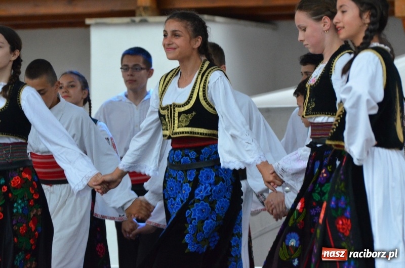 Zdjęcie w galerii na portalu naszraciborz.pl: Roztańczony i kolorowy raciborski zamek  wiadomości z regionu