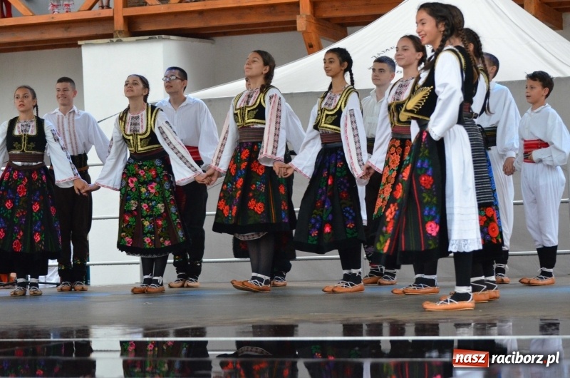 Zdjęcie w galerii na portalu naszraciborz.pl: Roztańczony i kolorowy raciborski zamek  wiadomości z regionu