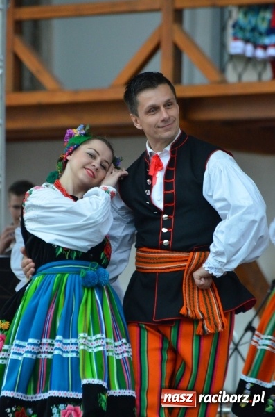 Zdjęcie w galerii na portalu naszraciborz.pl: Roztańczony i kolorowy raciborski zamek  wiadomości z regionu