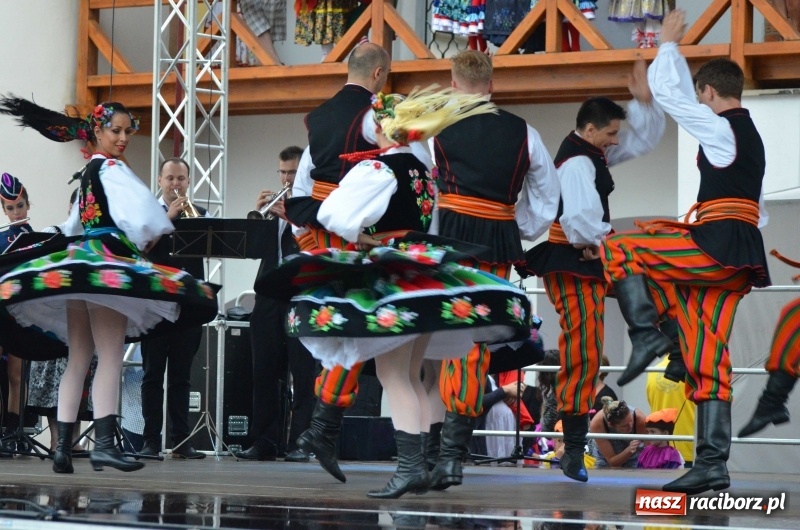 Zdjęcie w galerii na portalu naszraciborz.pl: Roztańczony i kolorowy raciborski zamek  wiadomości z regionu