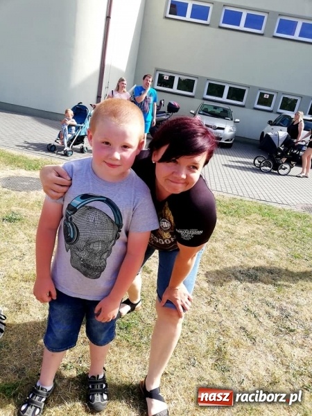 Zdjęcie w galerii na portalu naszraciborz.pl: Rodzinna rywalizacja na pikniku w Ocicach wiadomości z regionu