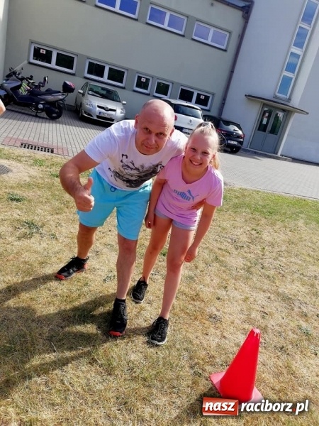 Zdjęcie w galerii na portalu naszraciborz.pl: Rodzinna rywalizacja na pikniku w Ocicach wiadomości z regionu