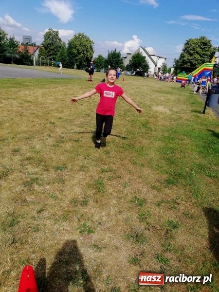 Zdjęcie w galerii na portalu naszraciborz.pl: Rodzinna rywalizacja na pikniku w Ocicach wiadomości z regionu