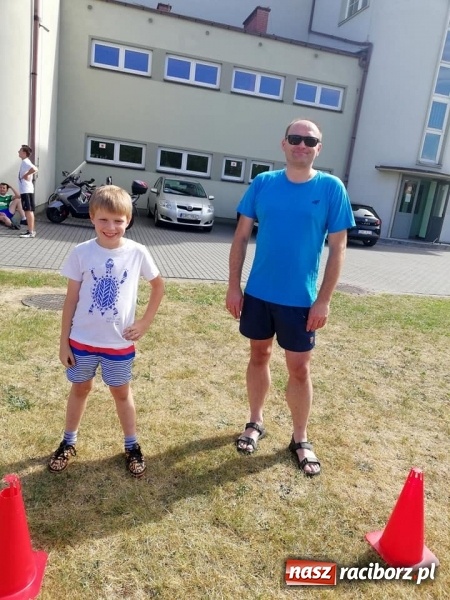 Zdjęcie w galerii na portalu naszraciborz.pl: Rodzinna rywalizacja na pikniku w Ocicach wiadomości z regionu