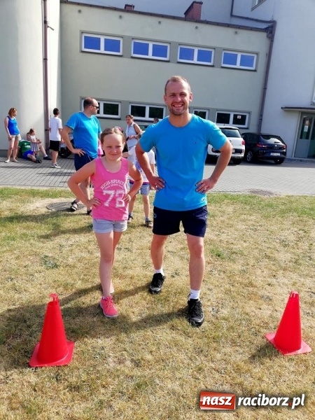 Zdjęcie w galerii na portalu naszraciborz.pl: Rodzinna rywalizacja na pikniku w Ocicach wiadomości z regionu