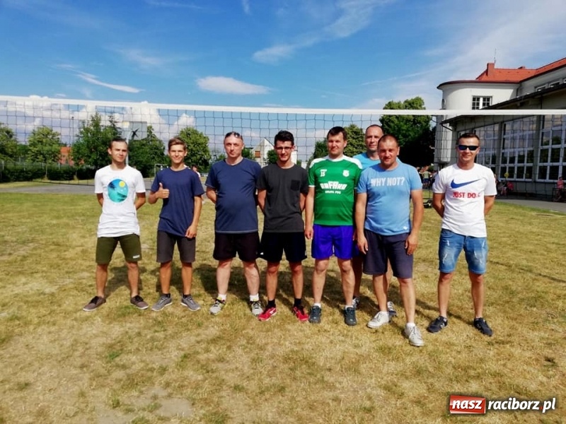 Zdjęcie w galerii na portalu naszraciborz.pl: Rodzinna rywalizacja na pikniku w Ocicach wiadomości z regionu