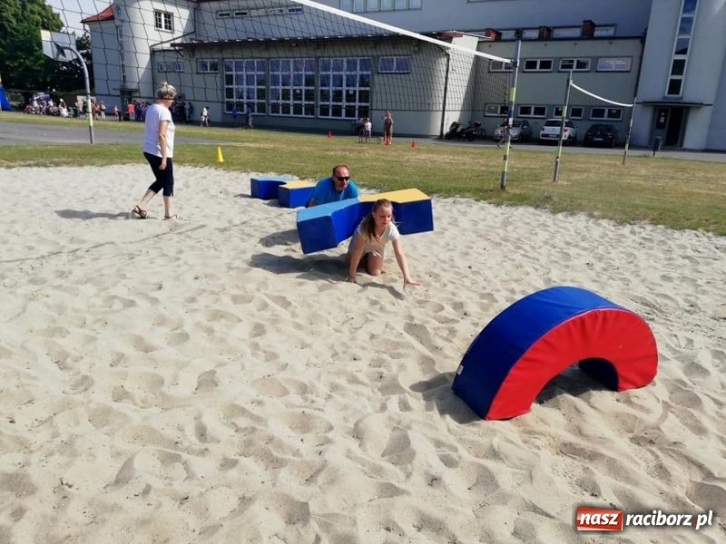 Zdjęcie w galerii na portalu naszraciborz.pl: Rodzinna rywalizacja na pikniku w Ocicach wiadomości z regionu