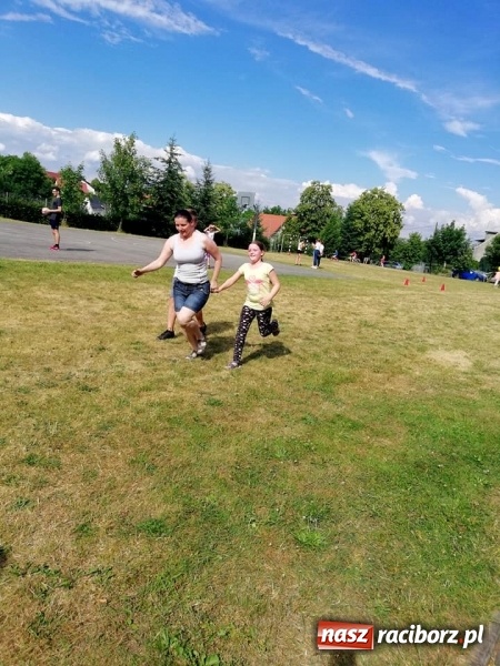 Zdjęcie w galerii na portalu naszraciborz.pl: Rodzinna rywalizacja na pikniku w Ocicach wiadomości z regionu